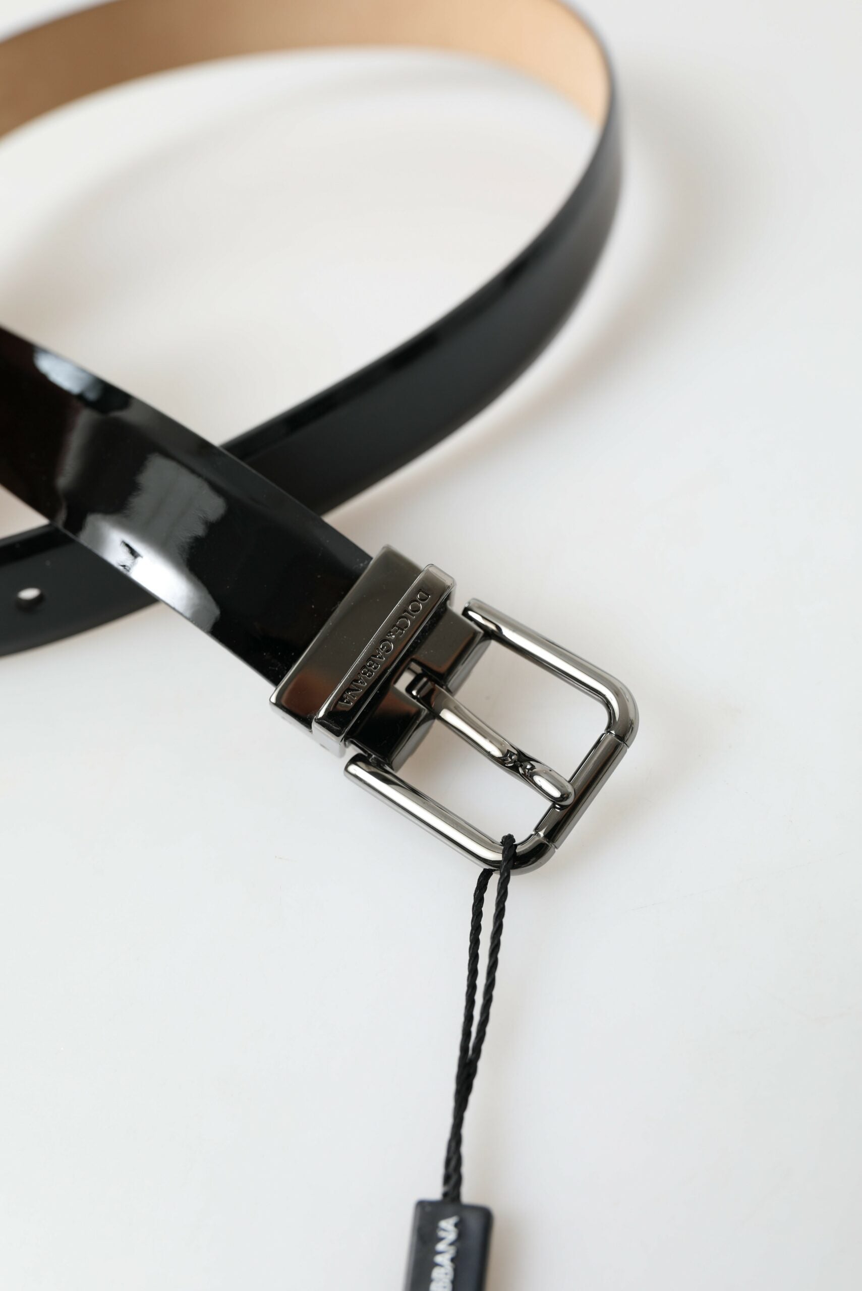 Ceinture élégante en cuir noir Dolce & Gabbana avec boucle en métal