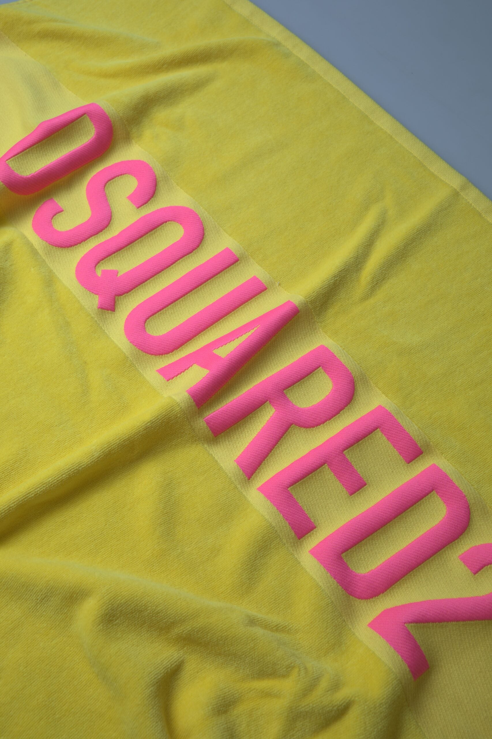 Serviette de plage jaune soleil avec logo Dsquared²