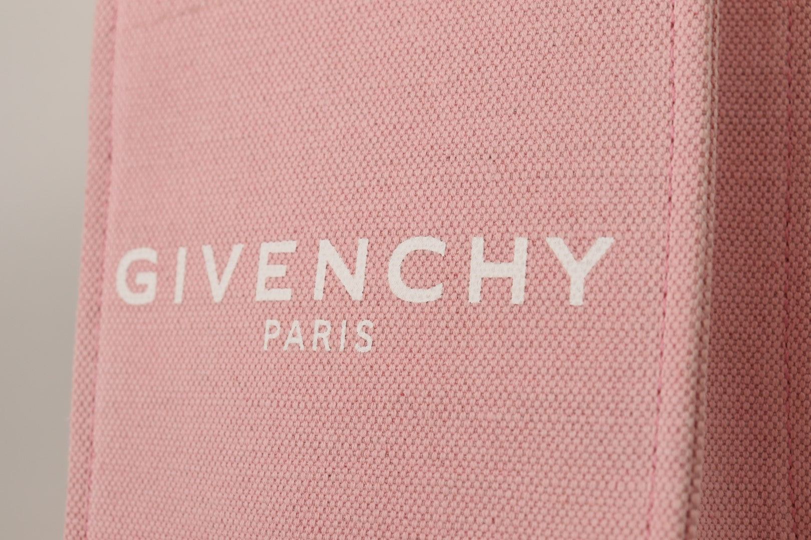 Mini sac à bandoulière rectangulaire Givenchy Chic rose vif