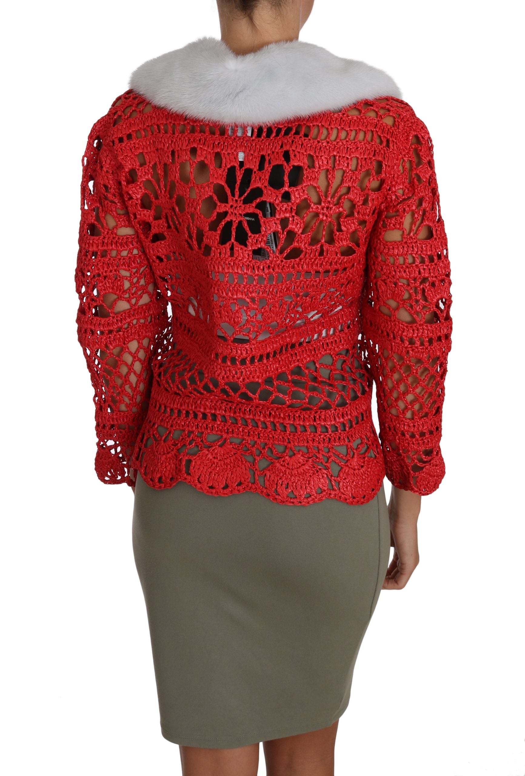 Dolce & Gabbana Elegante rote Häkelstrickjacke mit Pelzkragen